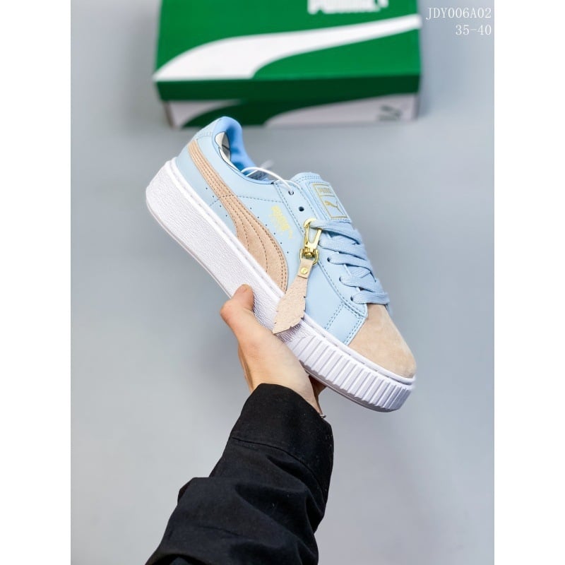 Unisex kasdieniai sportbačiai; viršutinė medžiaga – dirbtinė oda; vidinis padas – medvilnė; kvadratinė nosis; vidutinio aukščio viršutinė dalis; 2025 m. pavasario leidimas