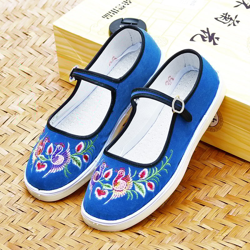 Rankų darbo audinio bateliai su etninėmis siuvinėjimo gėlėmis; apvali nosis; žemas kulnas 1–3 cm