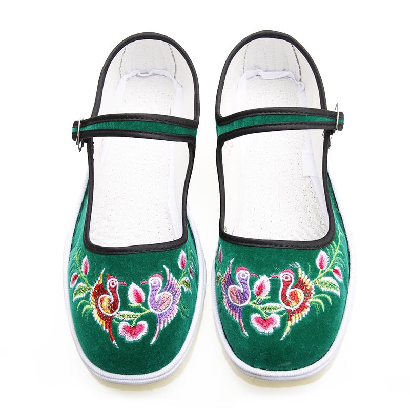 Rankų darbo audinio bateliai su etninėmis siuvinėjimo gėlėmis; apvali nosis; žemas kulnas 1–3 cm