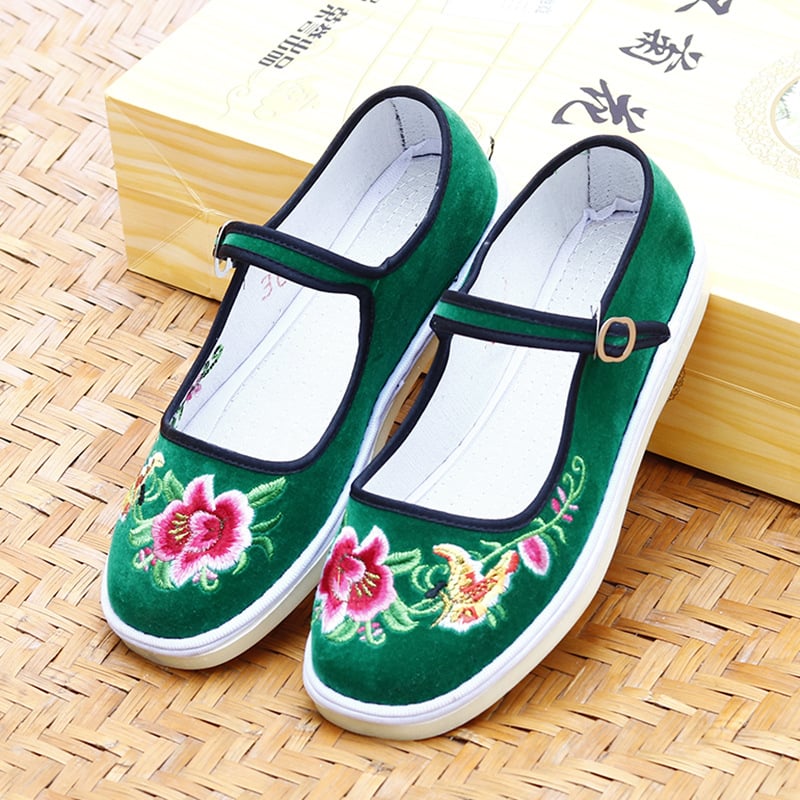 Rankų darbo audinio bateliai su etninėmis siuvinėjimo gėlėmis; apvali nosis; žemas kulnas 1–3 cm