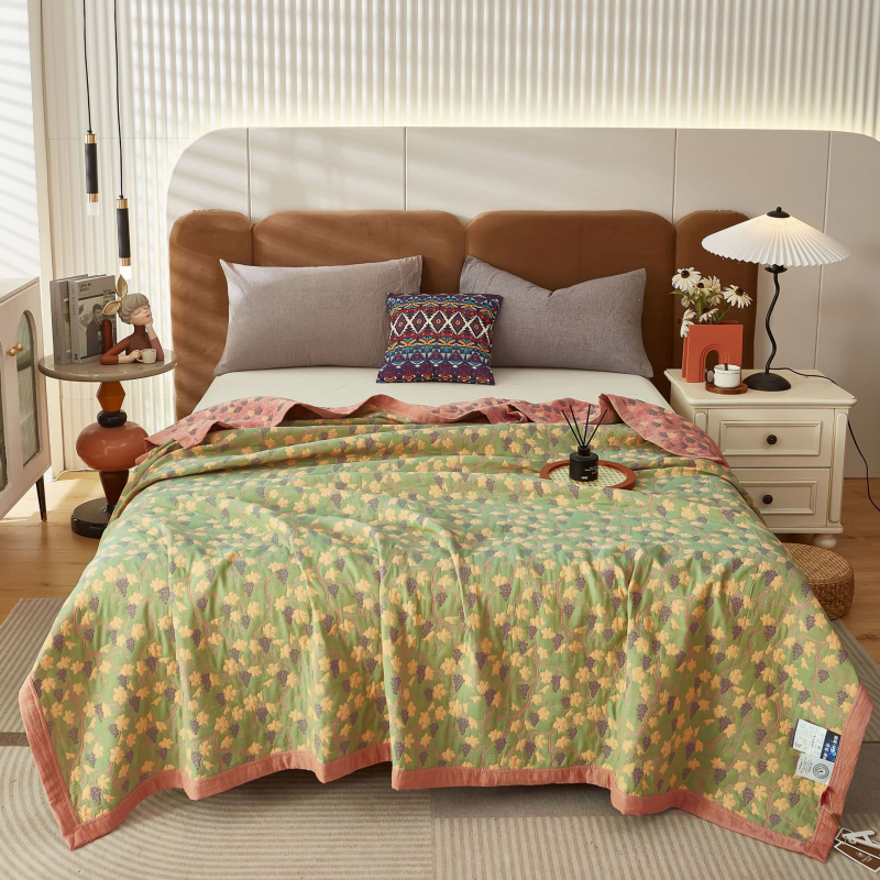 Kolm kihti marlise džakardist tek voodile, 100% puuvillane; reaktiivne trükkimine ja värvimine; kaal 1.05–1.50 kg; muster taimed ja lilled