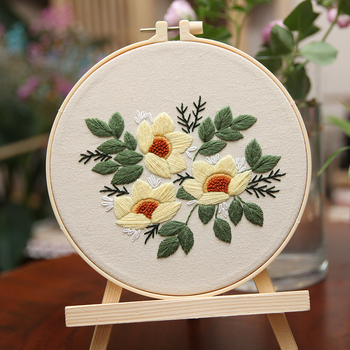 Krusta šūšanas komplekts: karājošs gleznojums ar tauriņiem, ziediem un zāli, dzīvojamajai istabai, mūsdienīgs minimālisma stils