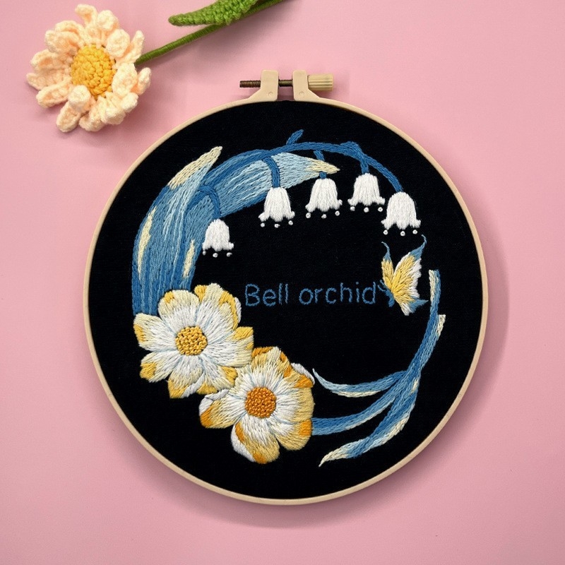 Krusta šūšanas komplekts: karājošs gleznojums ar tauriņiem, ziediem un zāli, dzīvojamajai istabai, mūsdienīgs minimālisma stils