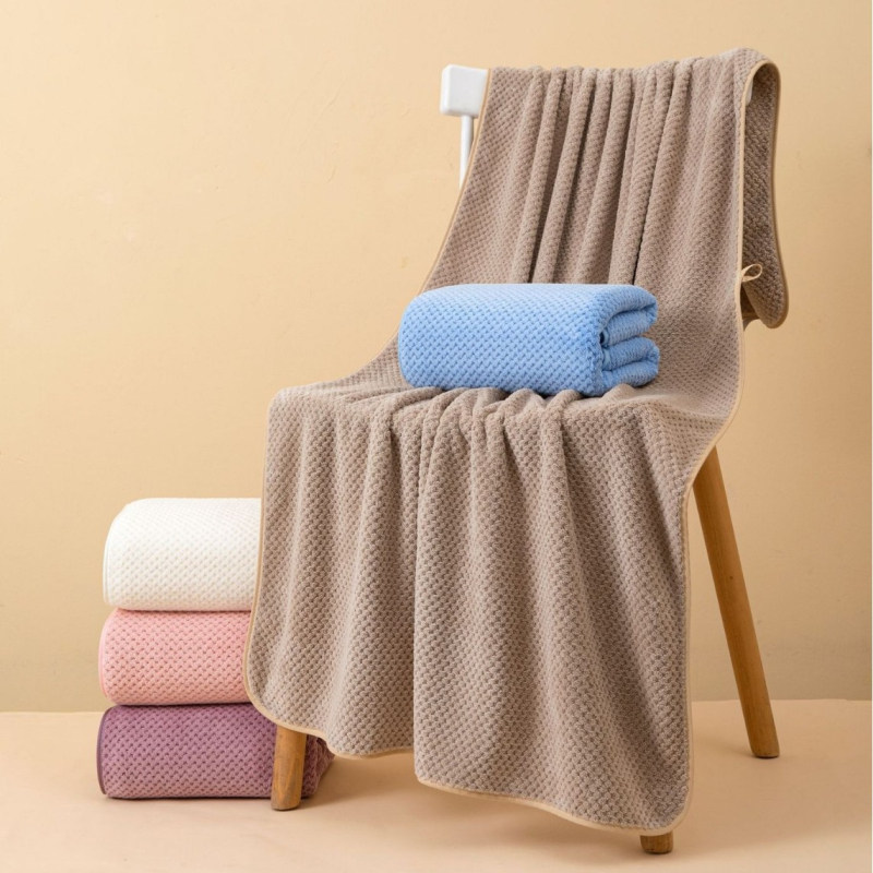 Koralinės fliso rankšluostis dovanų dėžutėje | Logotipo spausdinimas galimas | Svoris 200 g+ | Paprasta audimo | Aukštas sugeriamumas