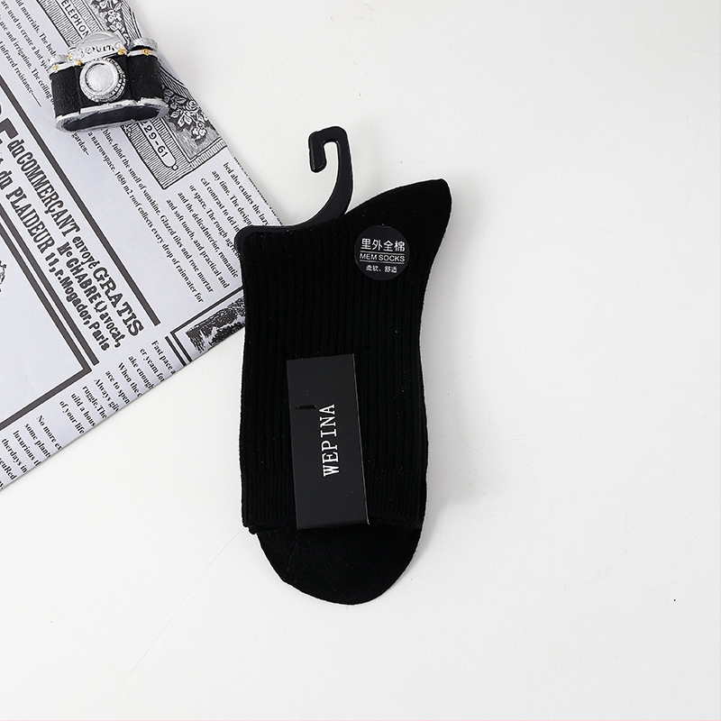 Vyriškos medvilnės kojinės, vidutinio ilgio, neslystančios, sugeria prakaitą ir mažina kvapą (90–95% medvilnė; vidutinio ilgio vamzdelio aukštis; dvigubo mezgimo)