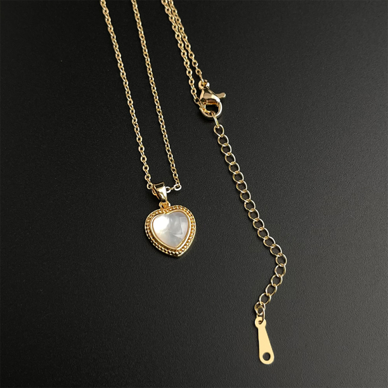 Colier din scoică naturală cu finisaj electroplacat, lanț regulat, pandantiv din scoică, stil inimă și geometric