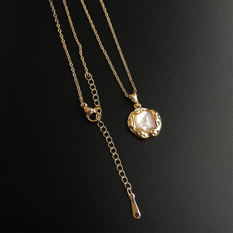 Colier din scoică naturală cu finisaj electroplacat, lanț regulat, pandantiv din scoică, stil inimă și geometric