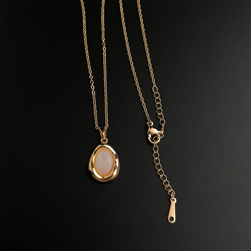 Colier din scoică naturală cu finisaj electroplacat, lanț regulat, pandantiv din scoică, stil inimă și geometric