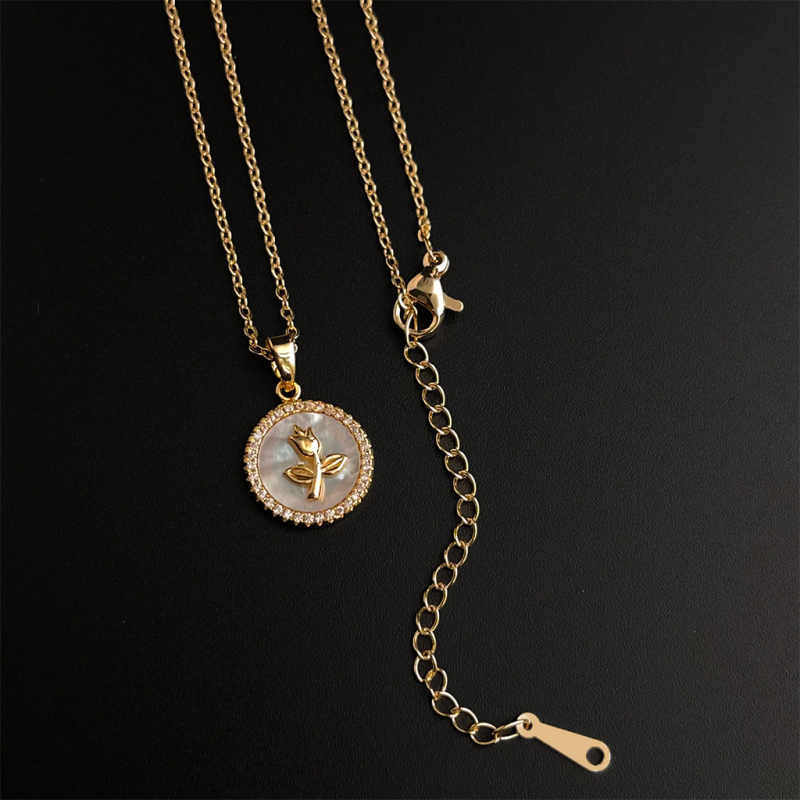 Colier din scoică naturală cu finisaj electroplacat, lanț regulat, pandantiv din scoică, stil inimă și geometric