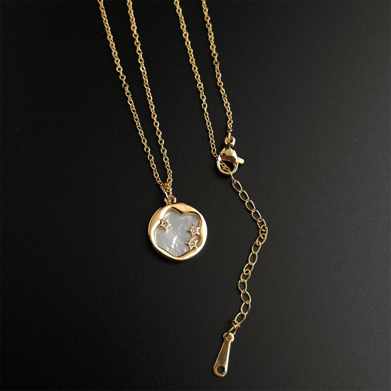 Colier din scoică naturală cu finisaj electroplacat, lanț regulat, pandantiv din scoică, stil inimă și geometric