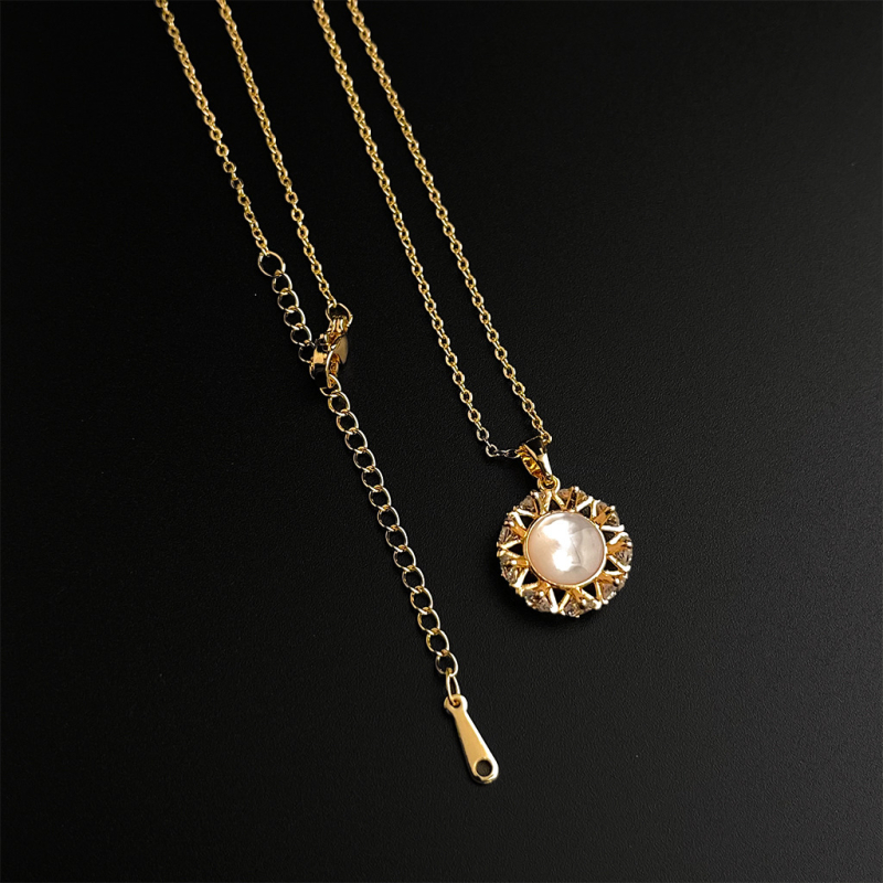 Colier din scoică naturală cu finisaj electroplacat, lanț regulat, pandantiv din scoică, stil inimă și geometric