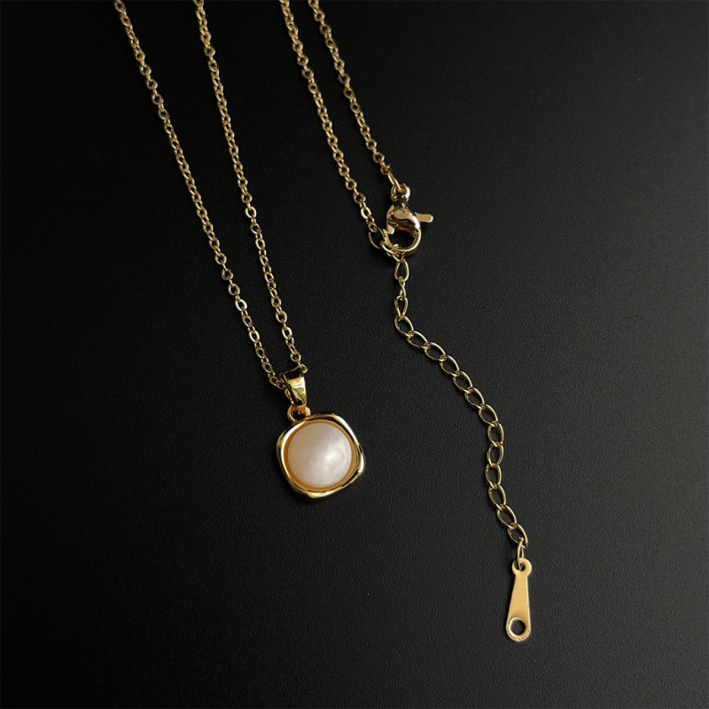 Colier din scoică naturală cu finisaj electroplacat, lanț regulat, pandantiv din scoică, stil inimă și geometric