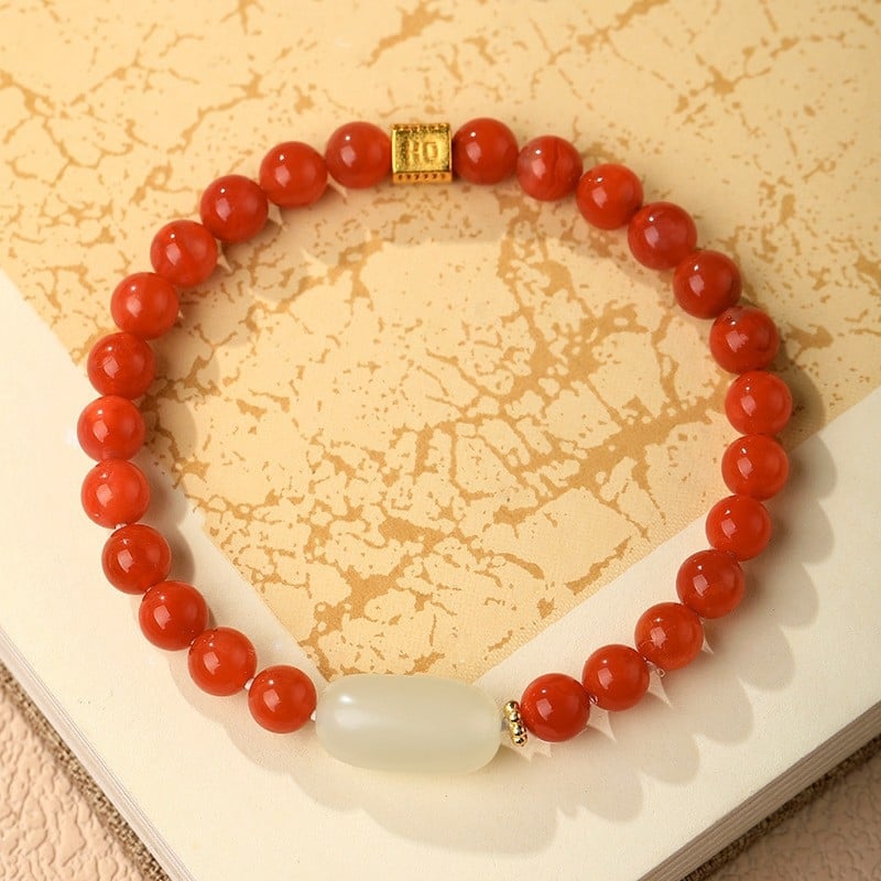 Гривна от южен червен агат — полирана, унисекс, стил свеж и сладък, форми: звезда/геометрична, пролет 2025