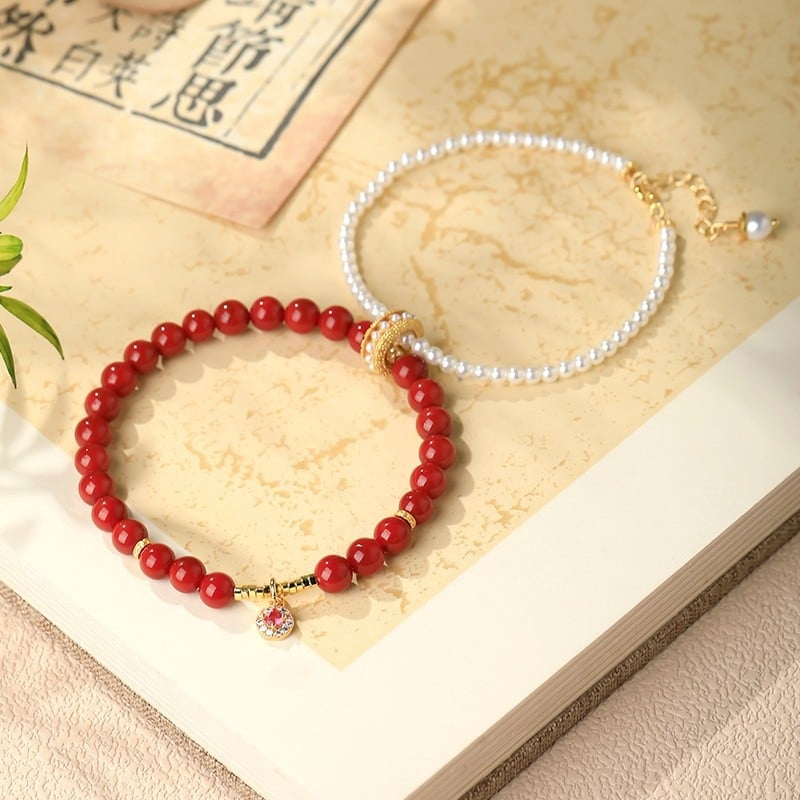 Гривна от южен червен агат — полирана, унисекс, стил свеж и сладък, форми: звезда/геометрична, пролет 2025