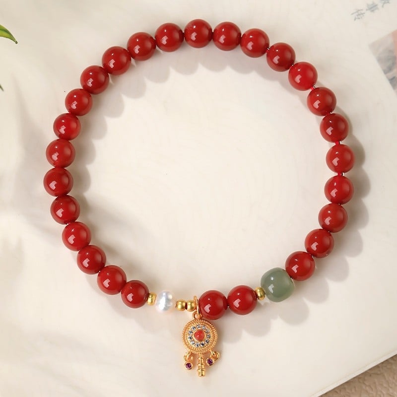 Гривна от южен червен агат — полирана, унисекс, стил свеж и сладък, форми: звезда/геометрична, пролет 2025