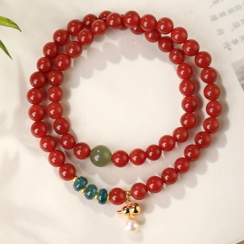 Гривна от южен червен агат — полирана, унисекс, стил свеж и сладък, форми: звезда/геометрична, пролет 2025