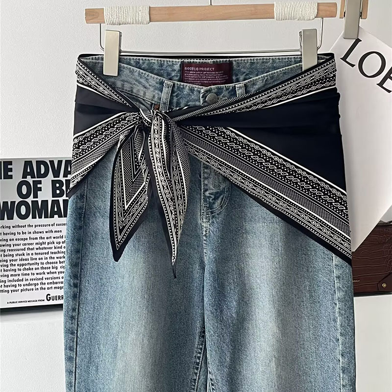 Fular triunghiular din poliester 100%, țesătură twill, imprimat, toamnă (Forma: fular triunghiular; Material: 100% poliester; Țesătură: twill; Finisare: imprimare; Sezon: toamnă)