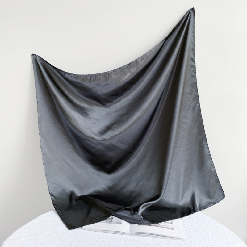 Suzhi Silk eșarfă pătrată din satin pentru femei — țesătură simplă, stil commuter la modă, imprimare, vară 2024