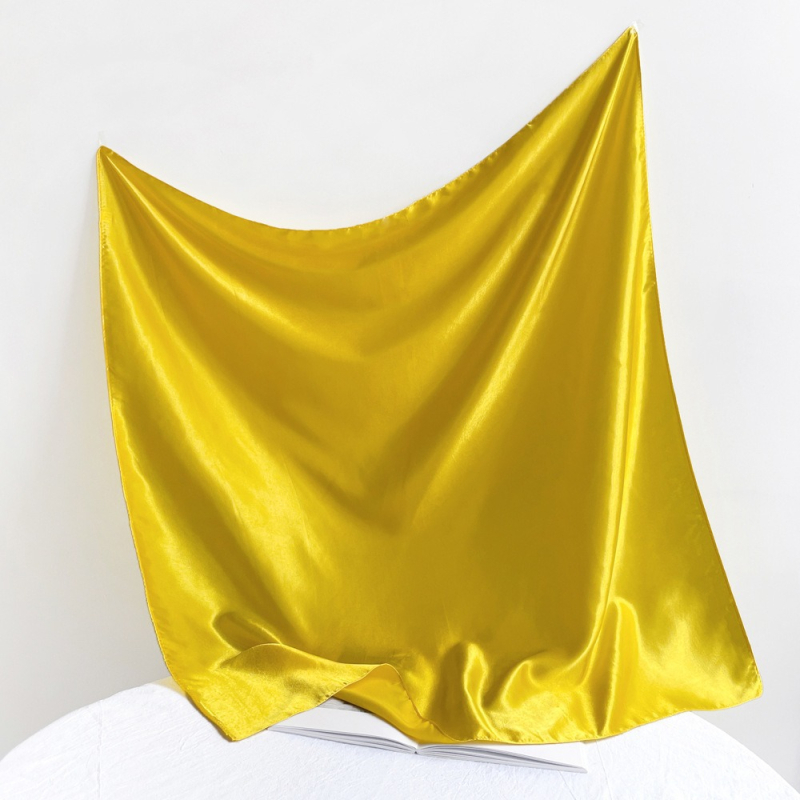 Suzhi Silk eșarfă pătrată din satin pentru femei — țesătură simplă, stil commuter la modă, imprimare, vară 2024