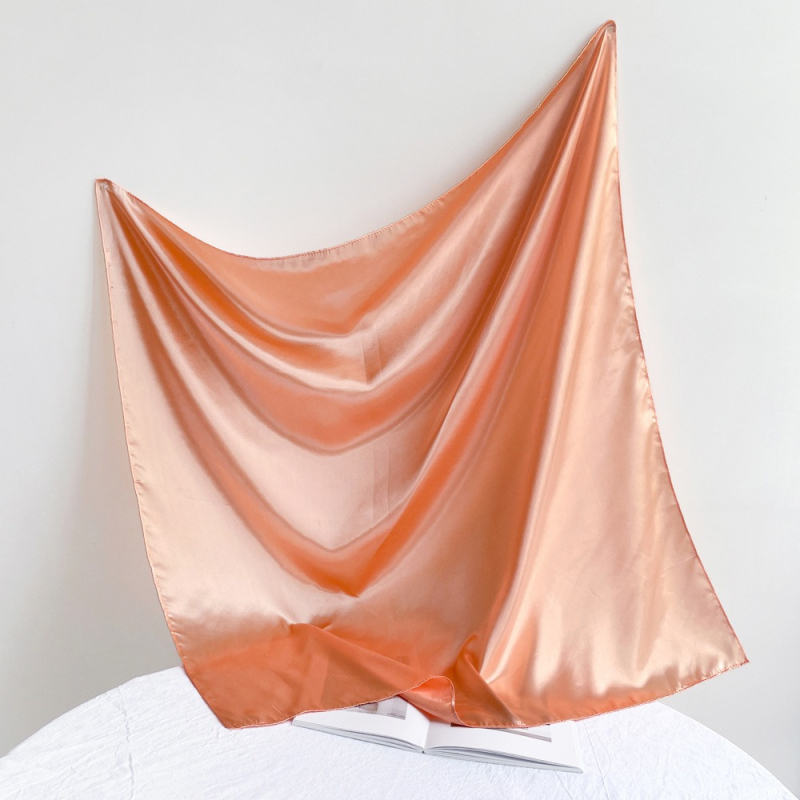 Suzhi Silk eșarfă pătrată din satin pentru femei — țesătură simplă, stil commuter la modă, imprimare, vară 2024