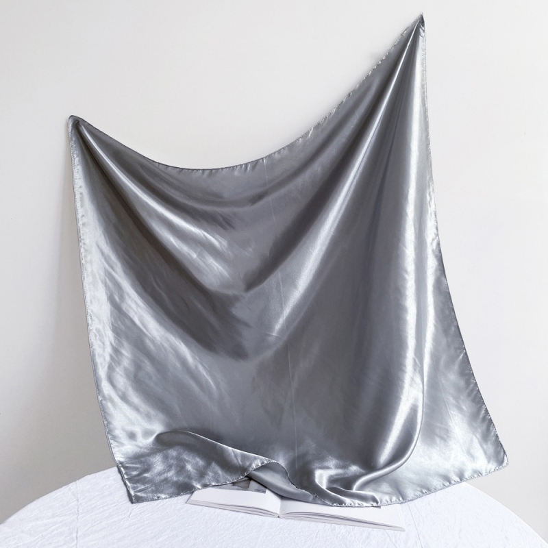 Suzhi Silk eșarfă pătrată din satin pentru femei — țesătură simplă, stil commuter la modă, imprimare, vară 2024