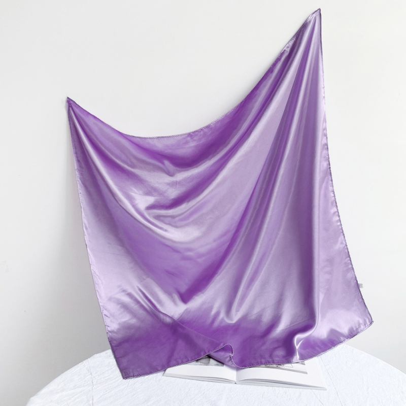 Suzhi Silk eșarfă pătrată din satin pentru femei — țesătură simplă, stil commuter la modă, imprimare, vară 2024