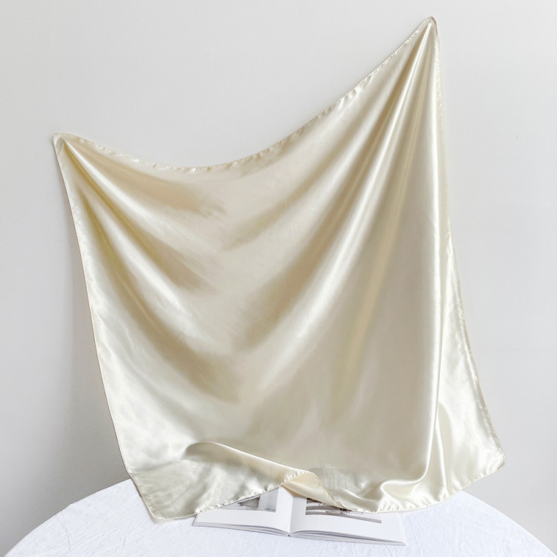 Suzhi Silk eșarfă pătrată din satin pentru femei — țesătură simplă, stil commuter la modă, imprimare, vară 2024