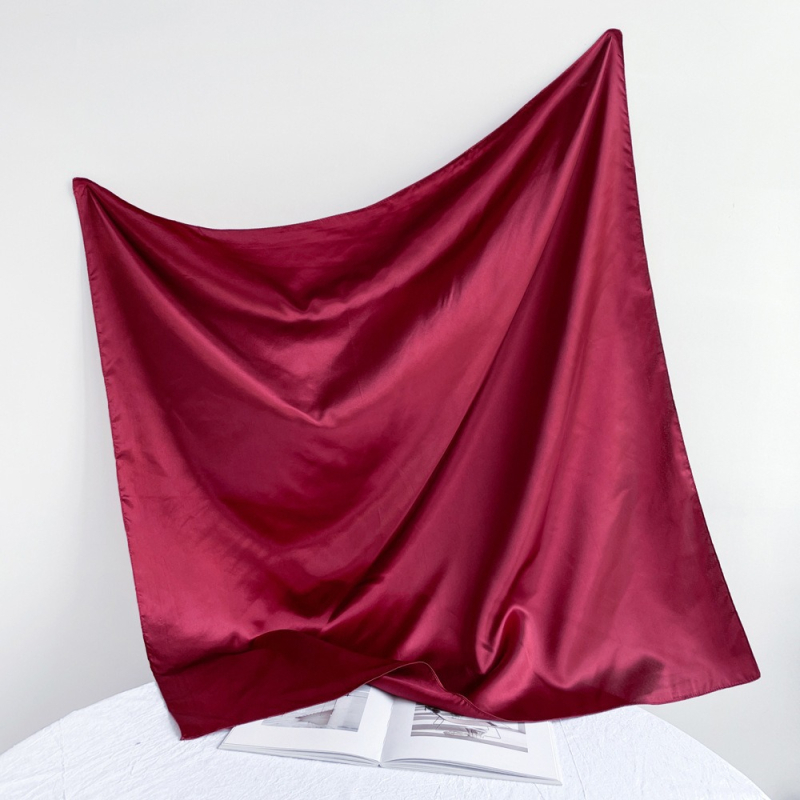 Suzhi Silk eșarfă pătrată din satin pentru femei — țesătură simplă, stil commuter la modă, imprimare, vară 2024