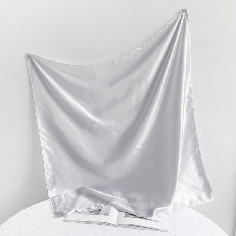 Suzhi Silk eșarfă pătrată din satin pentru femei — țesătură simplă, stil commuter la modă, imprimare, vară 2024