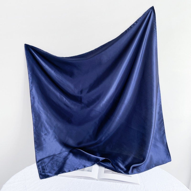 Suzhi Silk eșarfă pătrată din satin pentru femei — țesătură simplă, stil commuter la modă, imprimare, vară 2024