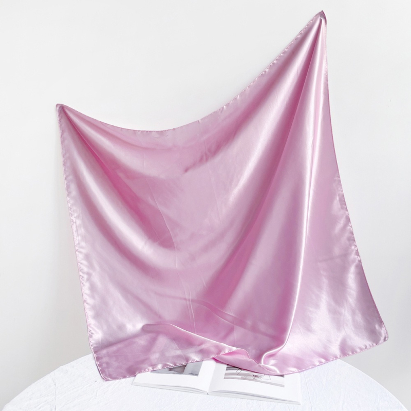 Suzhi Silk eșarfă pătrată din satin pentru femei — țesătură simplă, stil commuter la modă, imprimare, vară 2024