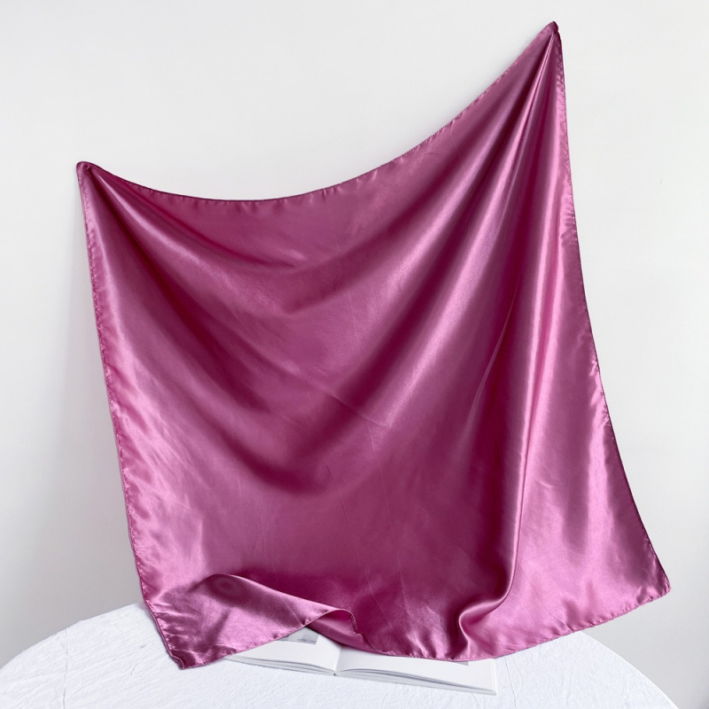 Suzhi Silk eșarfă pătrată din satin pentru femei — țesătură simplă, stil commuter la modă, imprimare, vară 2024