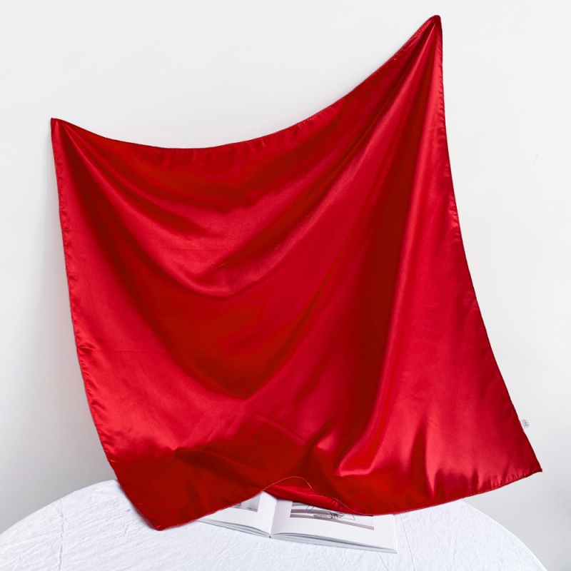 Suzhi Silk eșarfă pătrată din satin pentru femei — țesătură simplă, stil commuter la modă, imprimare, vară 2024