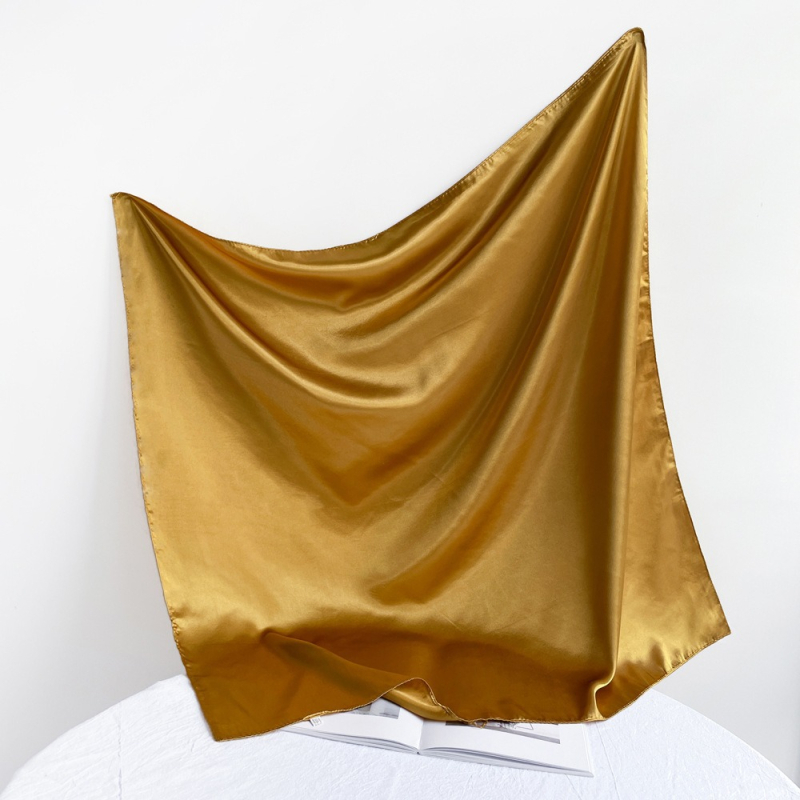 Suzhi Silk eșarfă pătrată din satin pentru femei — țesătură simplă, stil commuter la modă, imprimare, vară 2024