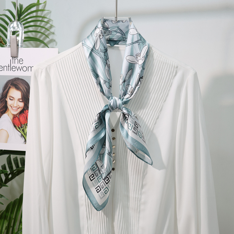 Esarfa de mătase pătrată – imprimeu floral, 100% mătase, lansare toamnă 2024, stil versatil și elegant