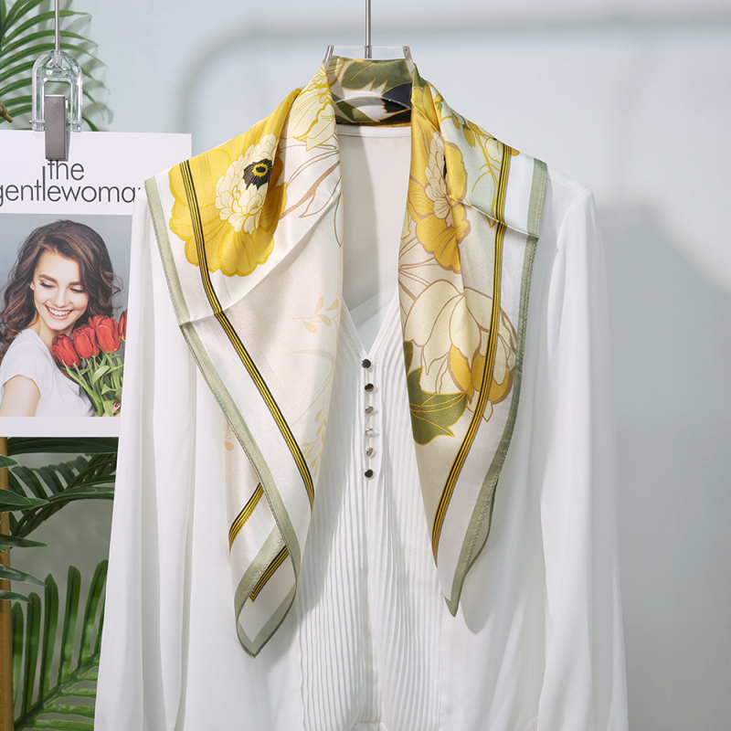 Esarfa de mătase pătrată – imprimeu floral, 100% mătase, lansare toamnă 2024, stil versatil și elegant
