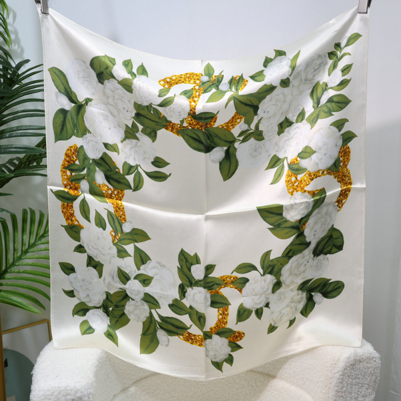Esarfa de mătase pătrată – imprimeu floral, 100% mătase, lansare toamnă 2024, stil versatil și elegant