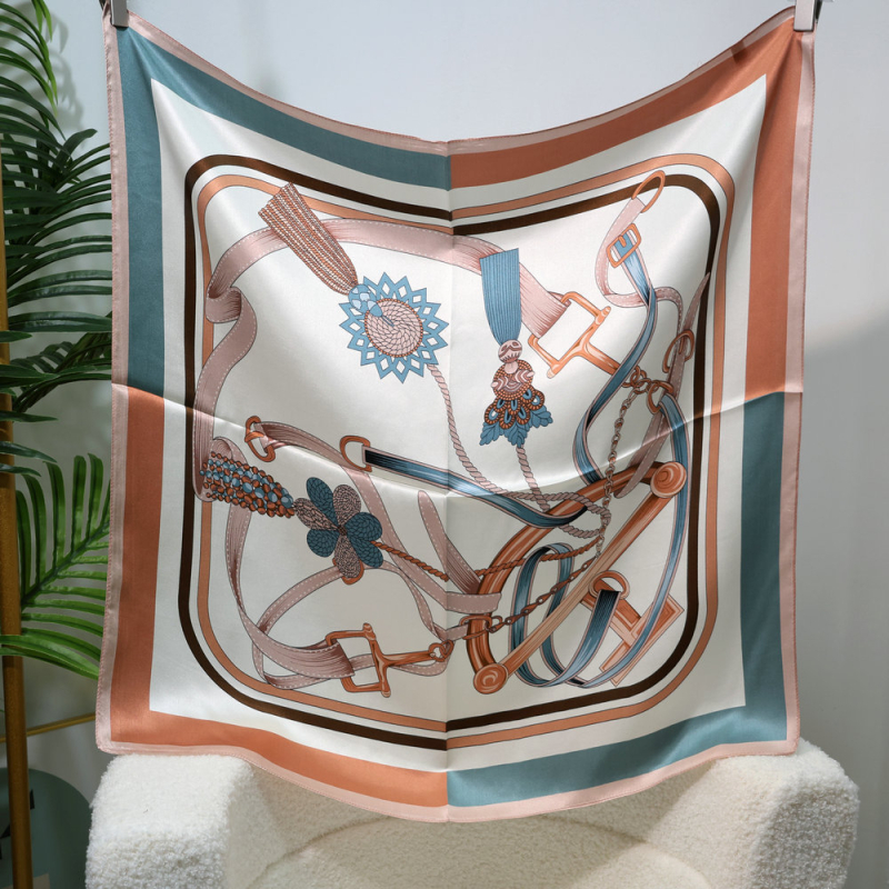 Esarfa de mătase pătrată – imprimeu floral, 100% mătase, lansare toamnă 2024, stil versatil și elegant