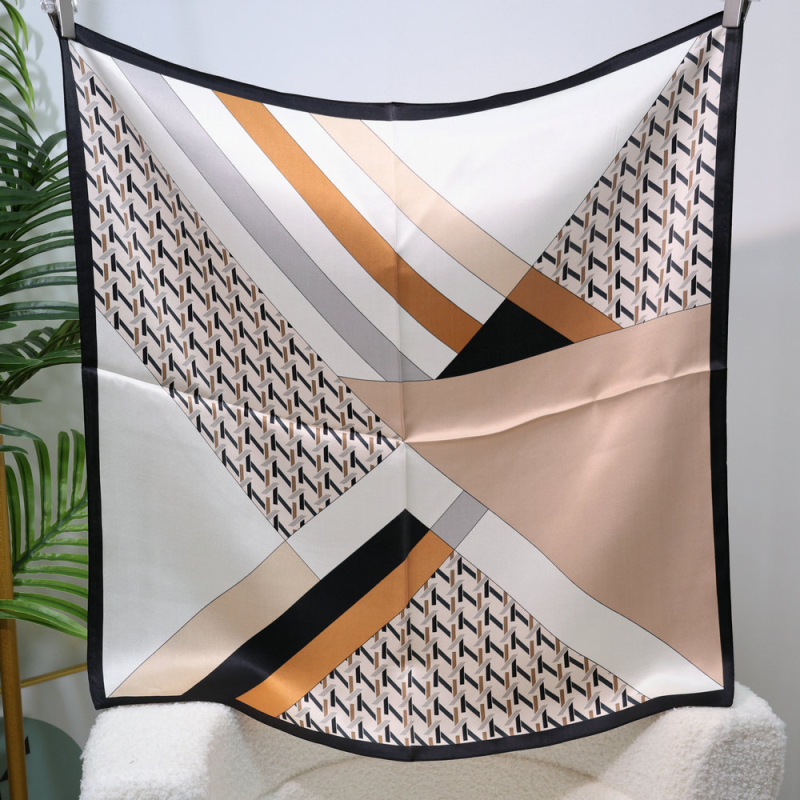 Esarfa de mătase pătrată – imprimeu floral, 100% mătase, lansare toamnă 2024, stil versatil și elegant