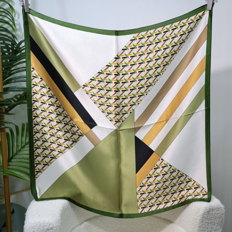 Esarfa de mătase pătrată – imprimeu floral, 100% mătase, lansare toamnă 2024, stil versatil și elegant