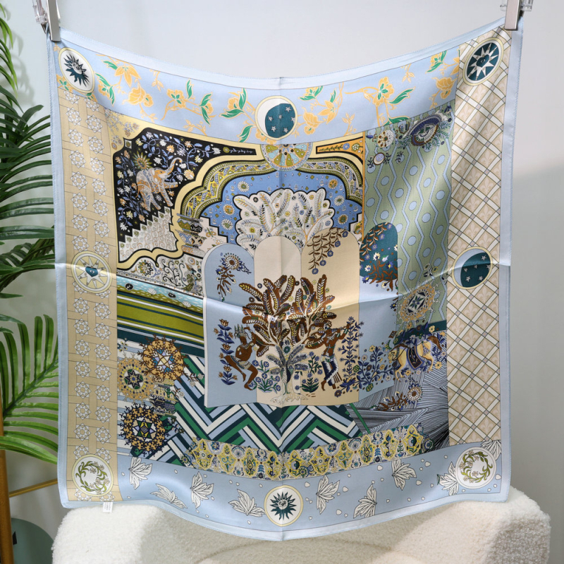 Esarfa de mătase pătrată – imprimeu floral, 100% mătase, lansare toamnă 2024, stil versatil și elegant