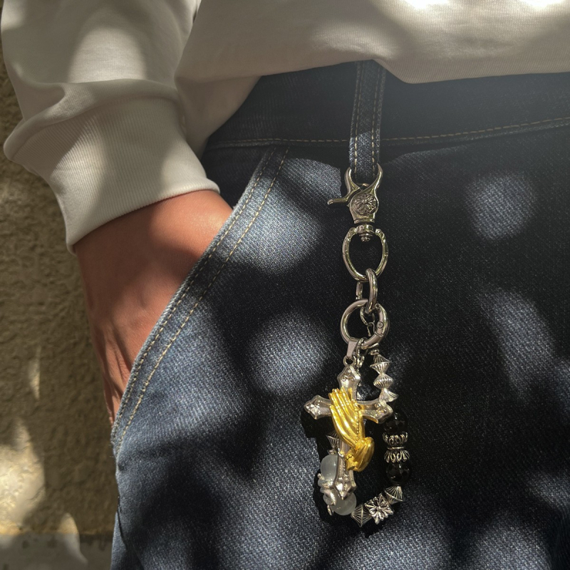 Vyrų metalinė juosmens grandinėlė su pakabukais: kardas, kryžius ir apvalūs karoliukai – ilgis iki 60 cm, plotis 3 mm, užsegimas lobster