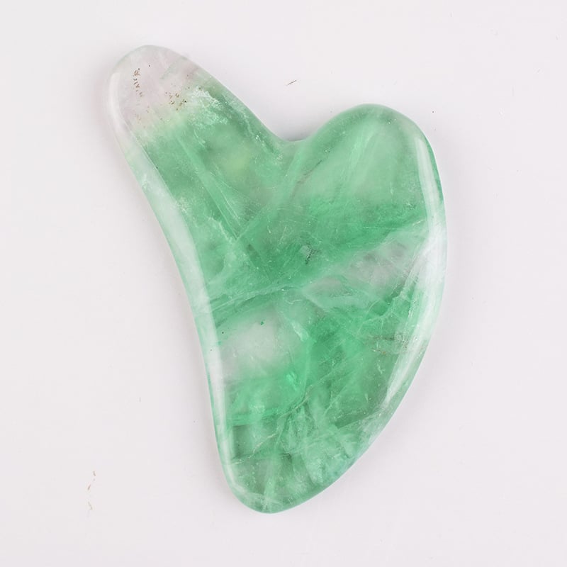 Gua Sha sejas instruments no dabīga kristāla – pulēta virsma, pielāgojama, ģeometriska forma