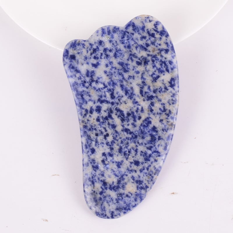 Gua Sha sejas instruments no dabīga kristāla – pulēta virsma, pielāgojama, ģeometriska forma