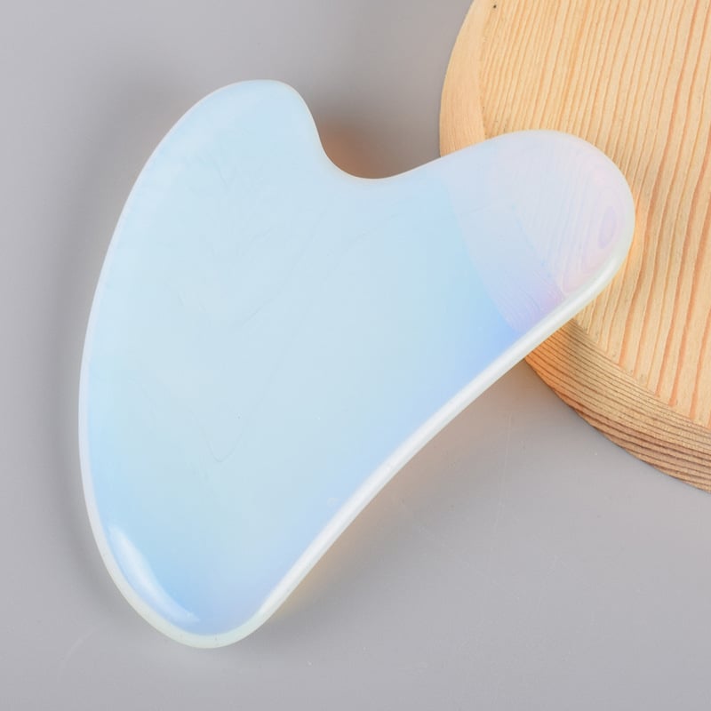 Gua Sha sejas instruments no dabīga kristāla – pulēta virsma, pielāgojama, ģeometriska forma