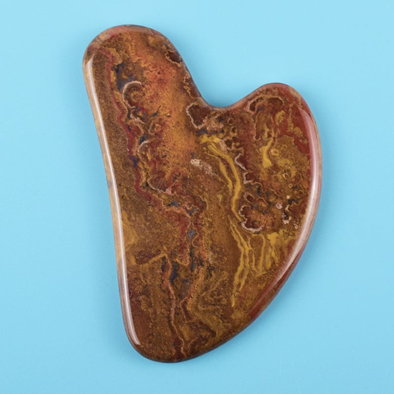 Gua Sha sejas instruments no dabīga kristāla – pulēta virsma, pielāgojama, ģeometriska forma