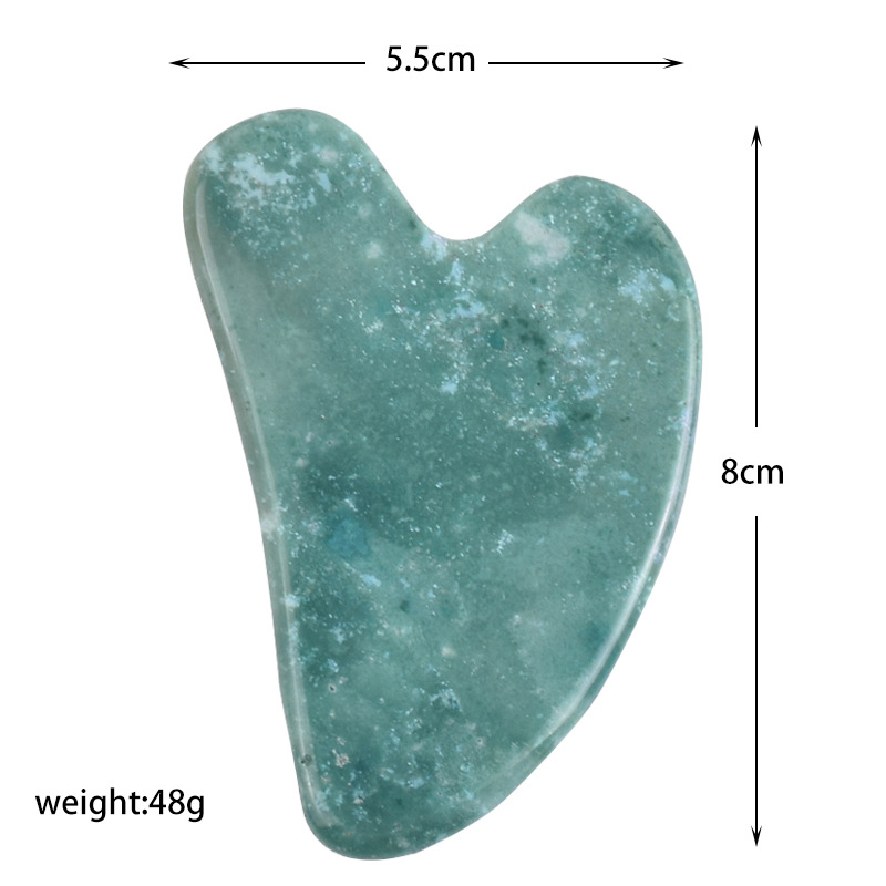 Gua Sha sejas instruments no dabīga kristāla – pulēta virsma, pielāgojama, ģeometriska forma