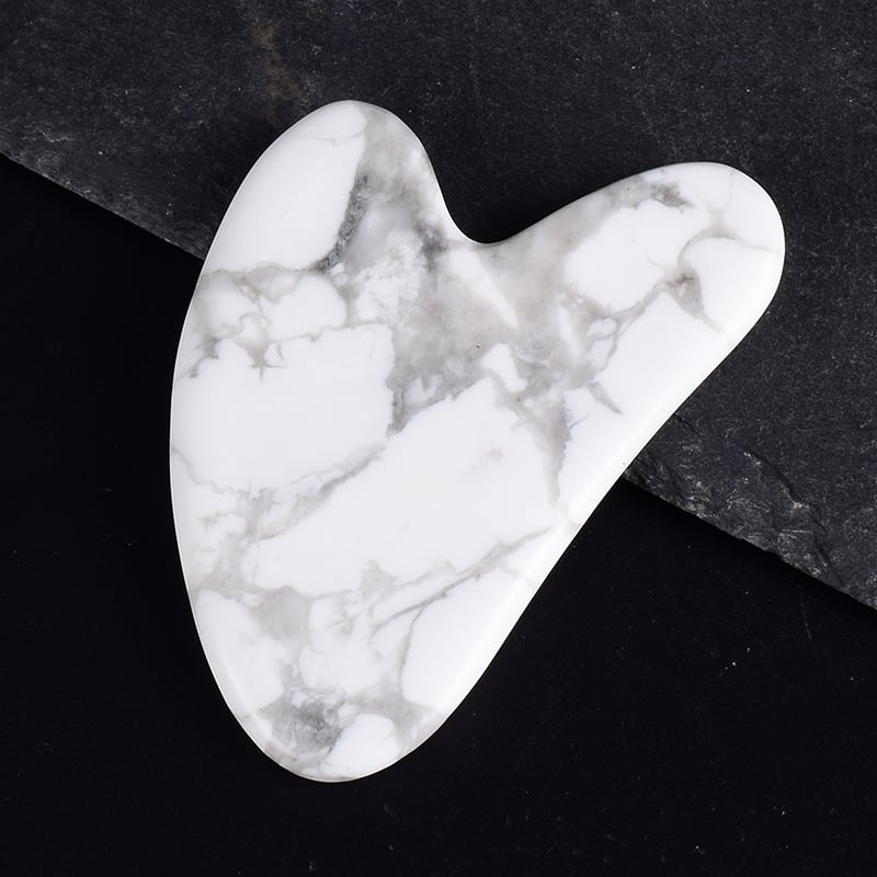 Gua Sha sejas instruments no dabīga kristāla – pulēta virsma, pielāgojama, ģeometriska forma