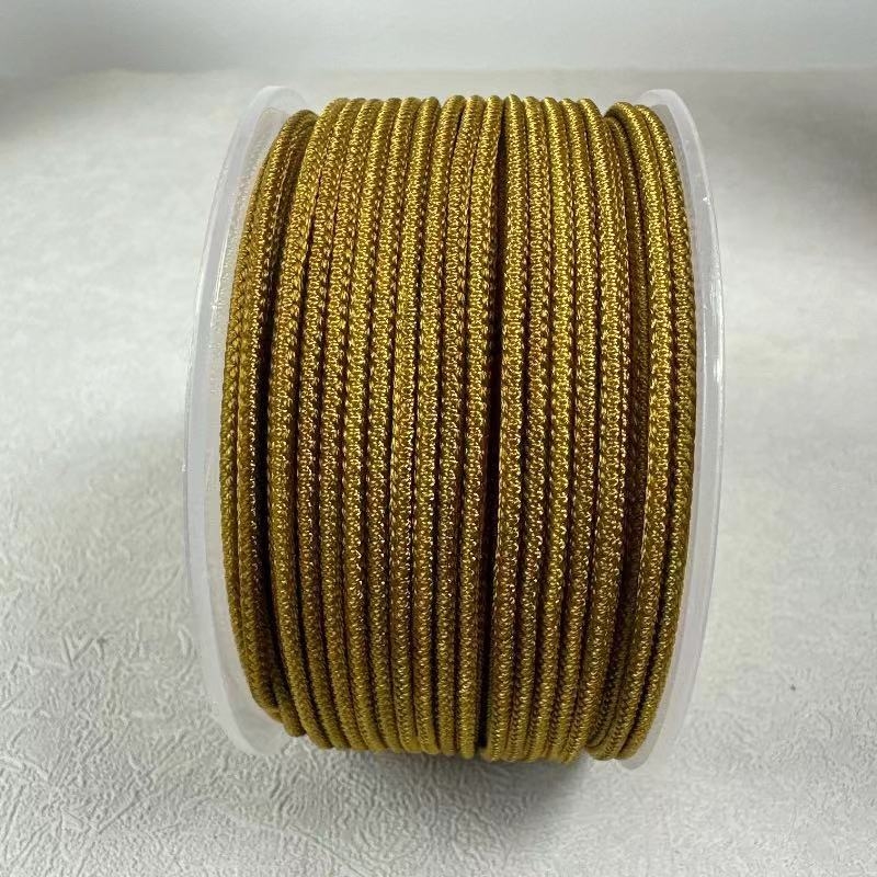 Rankų darbo virvės kaklo papuošalas; medžiaga: virvė; gamybos būdas: rankų audimas; tinkamas pakabui