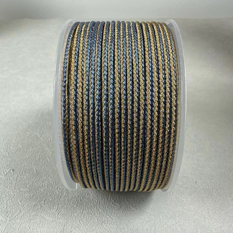 Rankų darbo virvės kaklo papuošalas; medžiaga: virvė; gamybos būdas: rankų audimas; tinkamas pakabui